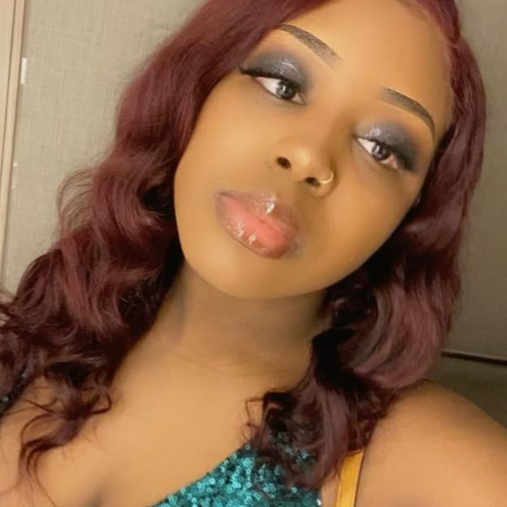 Meet your Posher, Nia